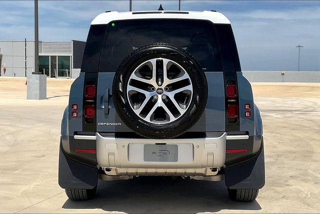 2025 Land Rover Defender 110 S photo 3