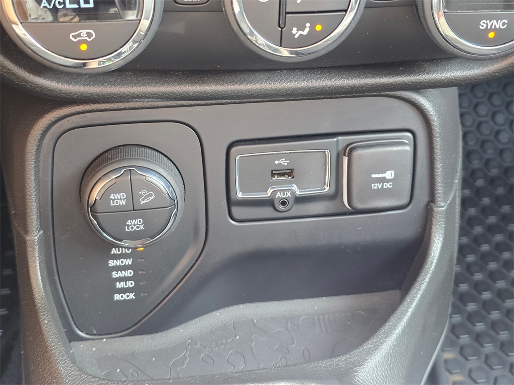 2017 Jeep Renegade Trailhawk photo 22