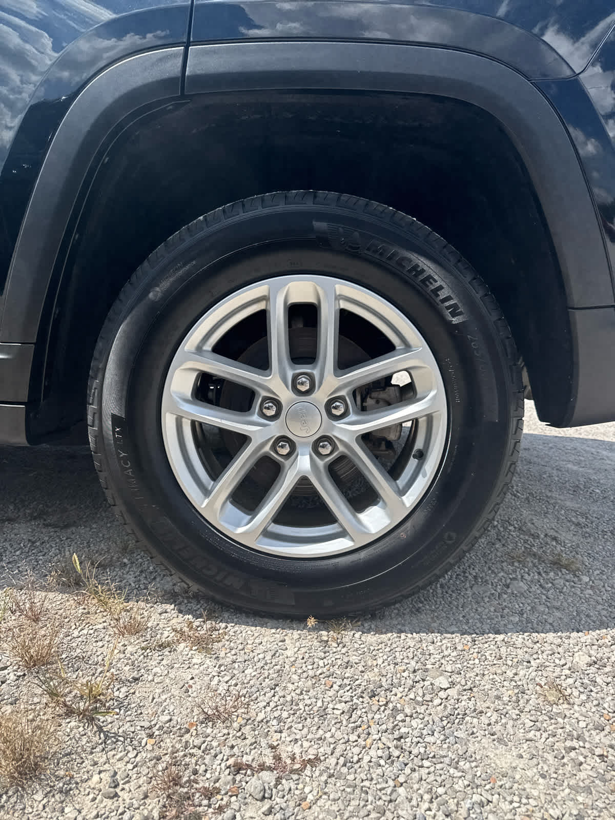 2023 Jeep Grand Cherokee Laredo photo 12