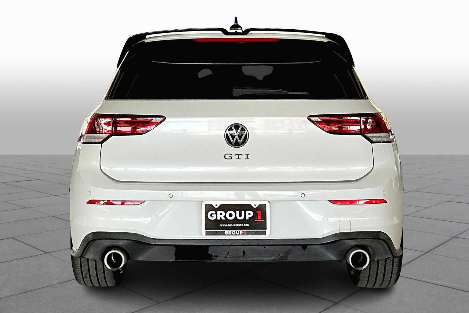 2024 Volkswagen Golf GTI 380 S photo 4