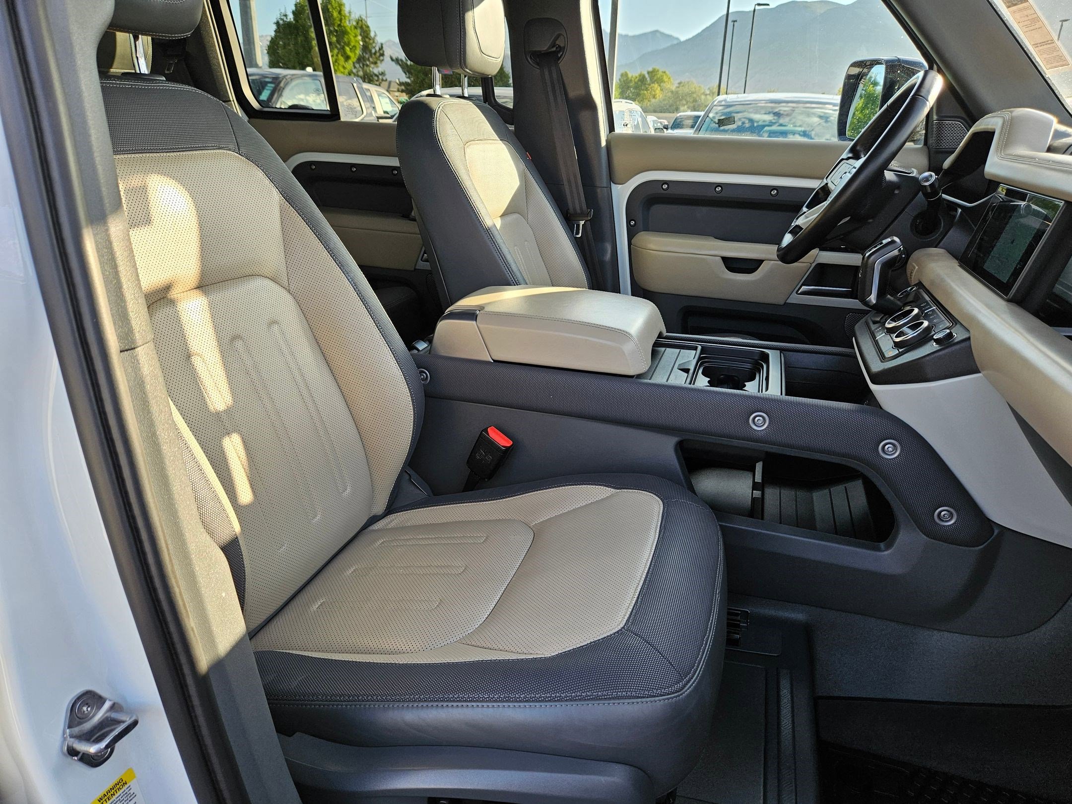 2022 Land Rover Defender X-Dynamic HSE photo 31