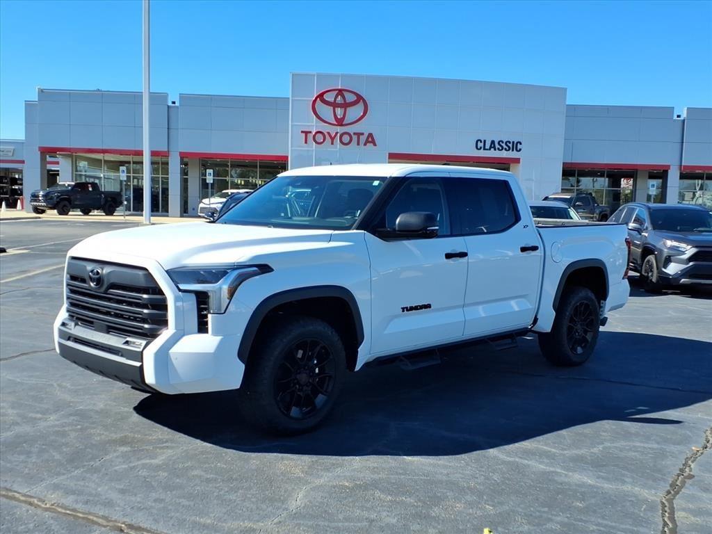 2023 Toyota Tundra SR5's photo