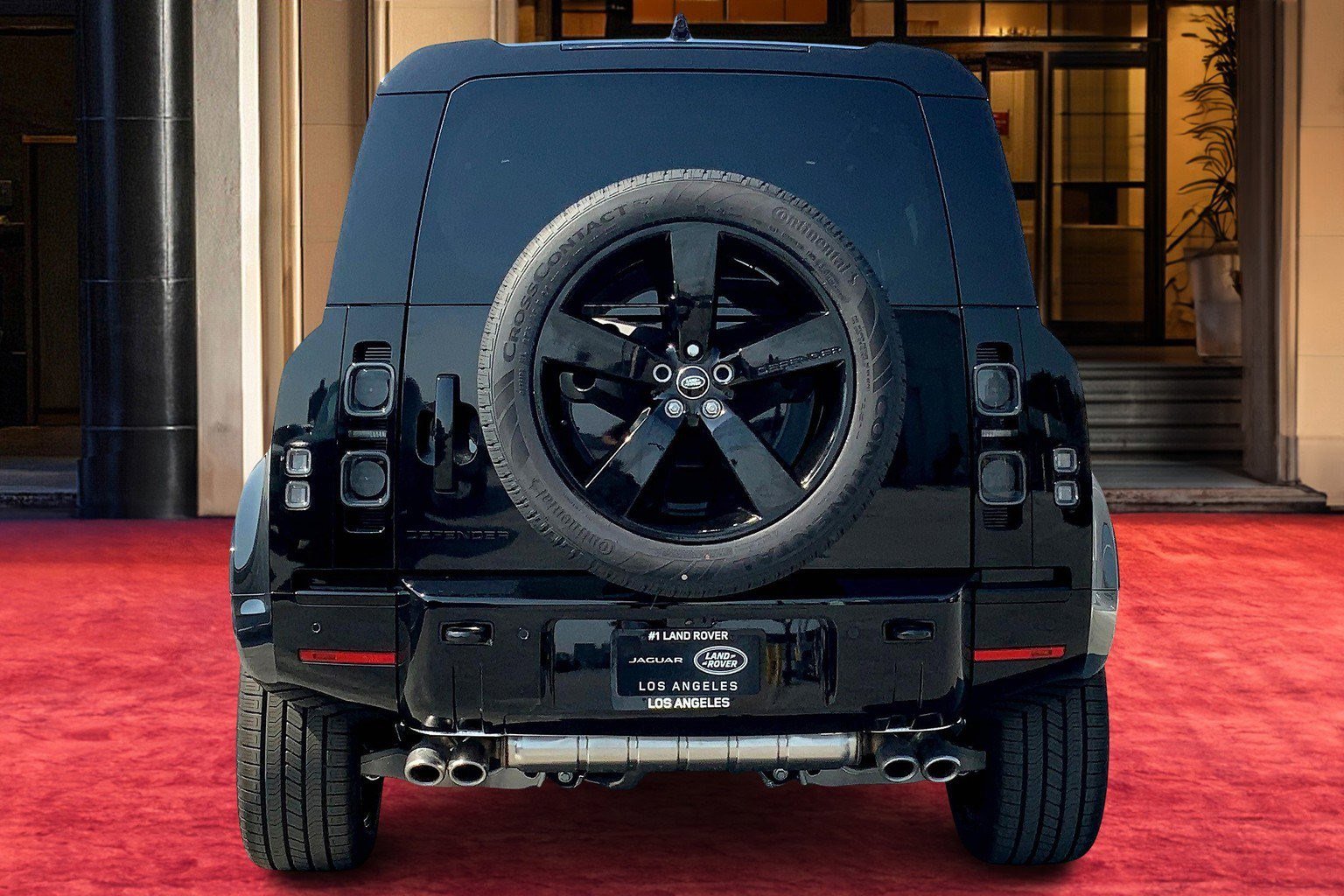 2025 Land Rover Defender 110 V8 photo 3