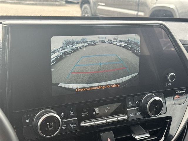 2024 Toyota Highlander XLE photo 2