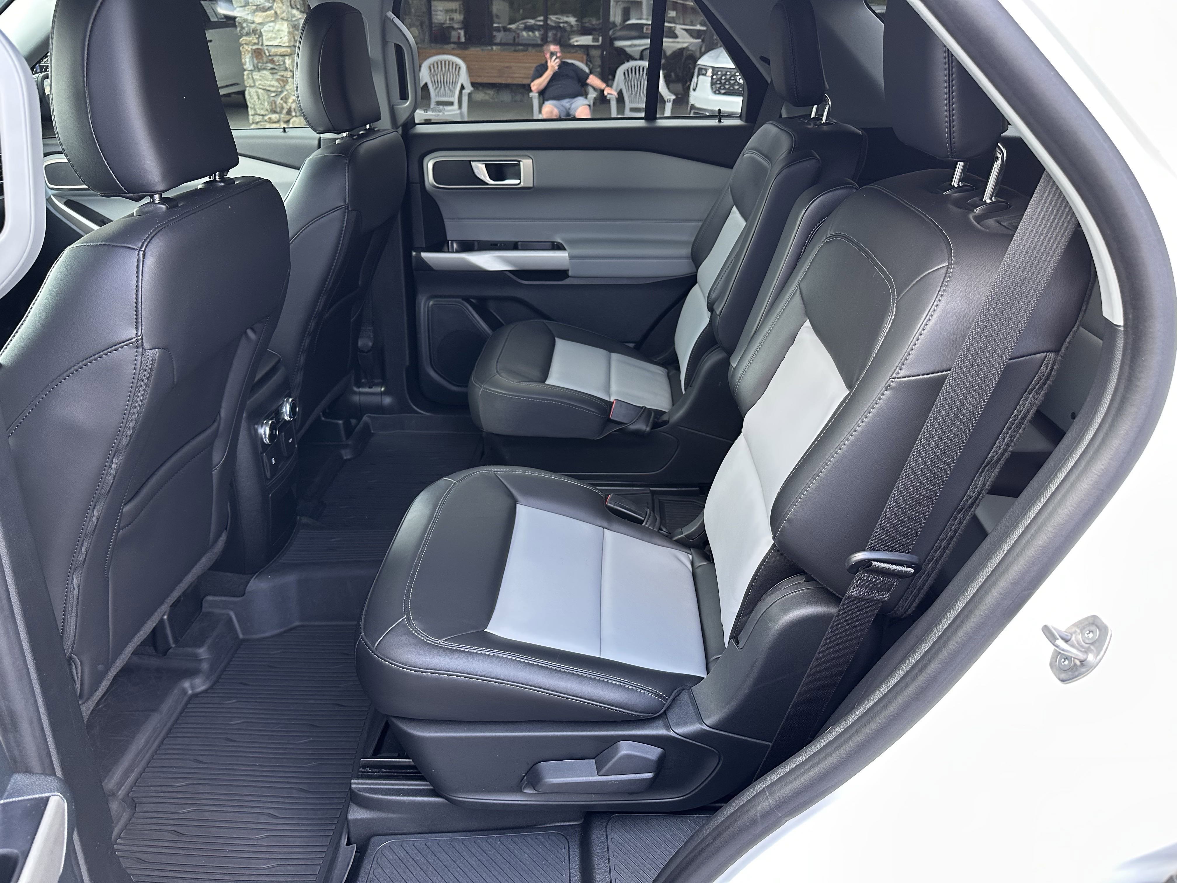 2023 Ford Explorer XLT photo 5