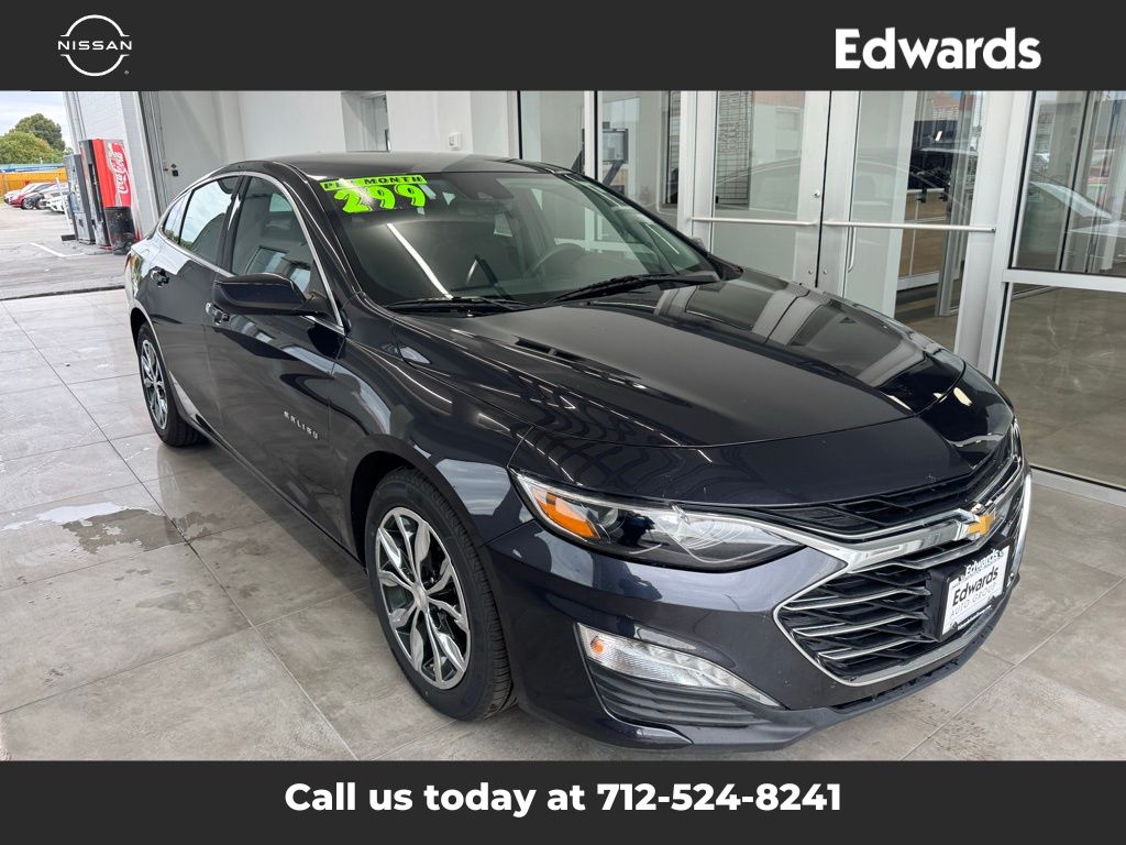 2023 Chevrolet Malibu 1LT photo 2