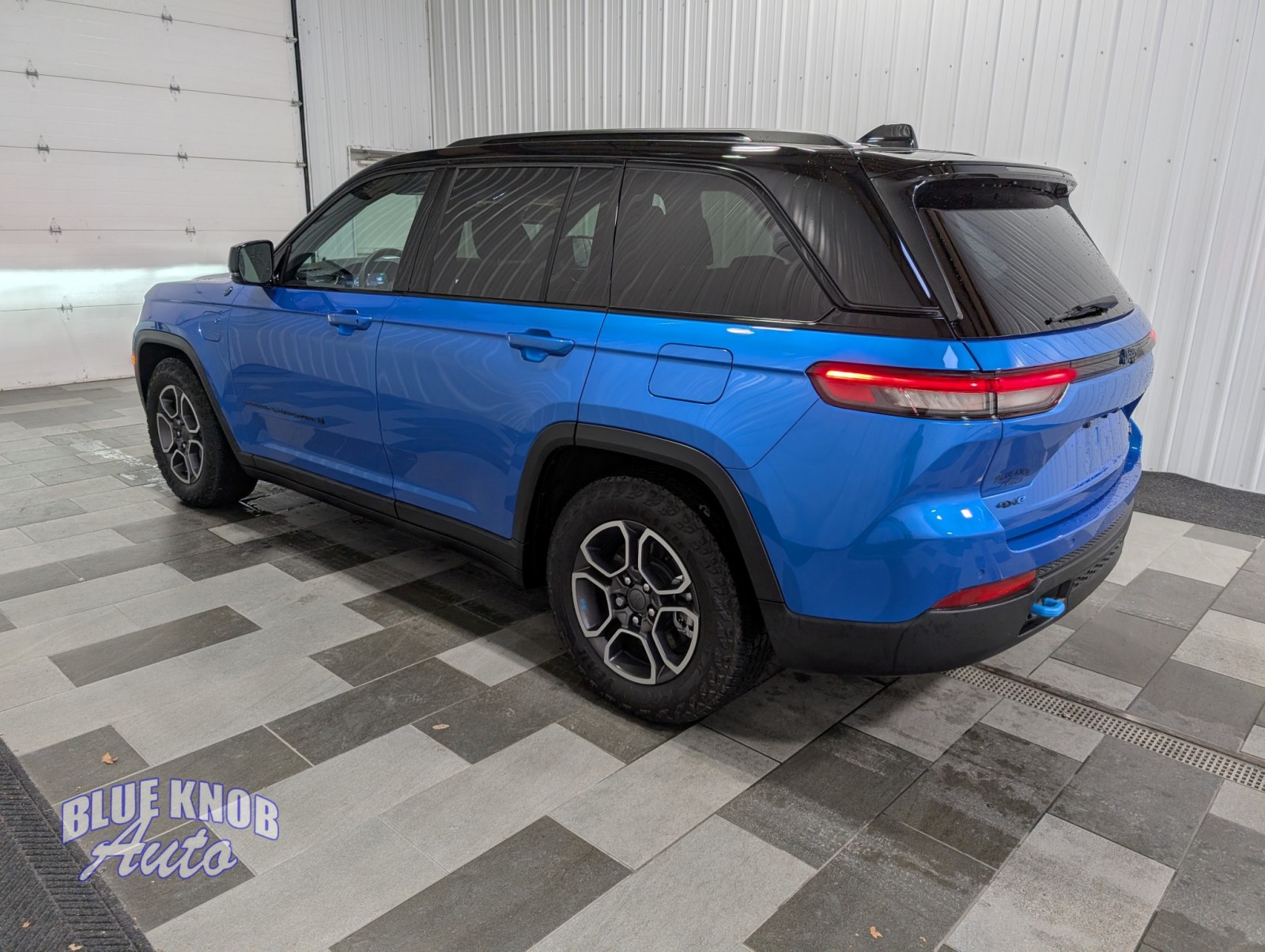 2022 Jeep Cherokee Trailhawk 4xe photo 2