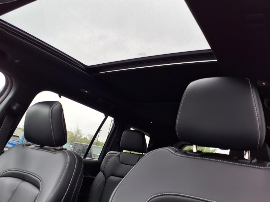 2025 Jeep Grand Cherokee Limited photo 5