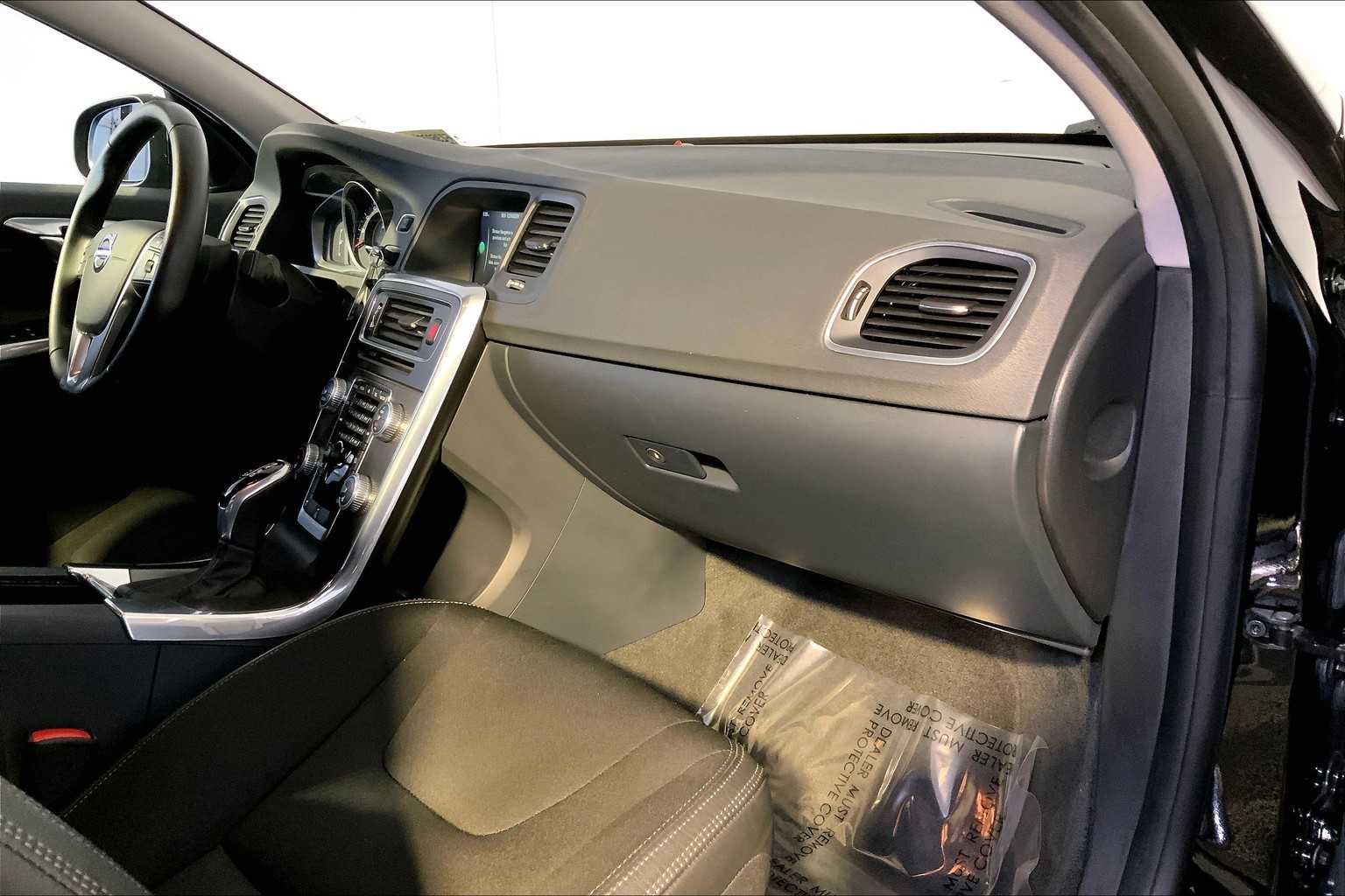 2015 Volvo S60 T5 Drive-E photo 17