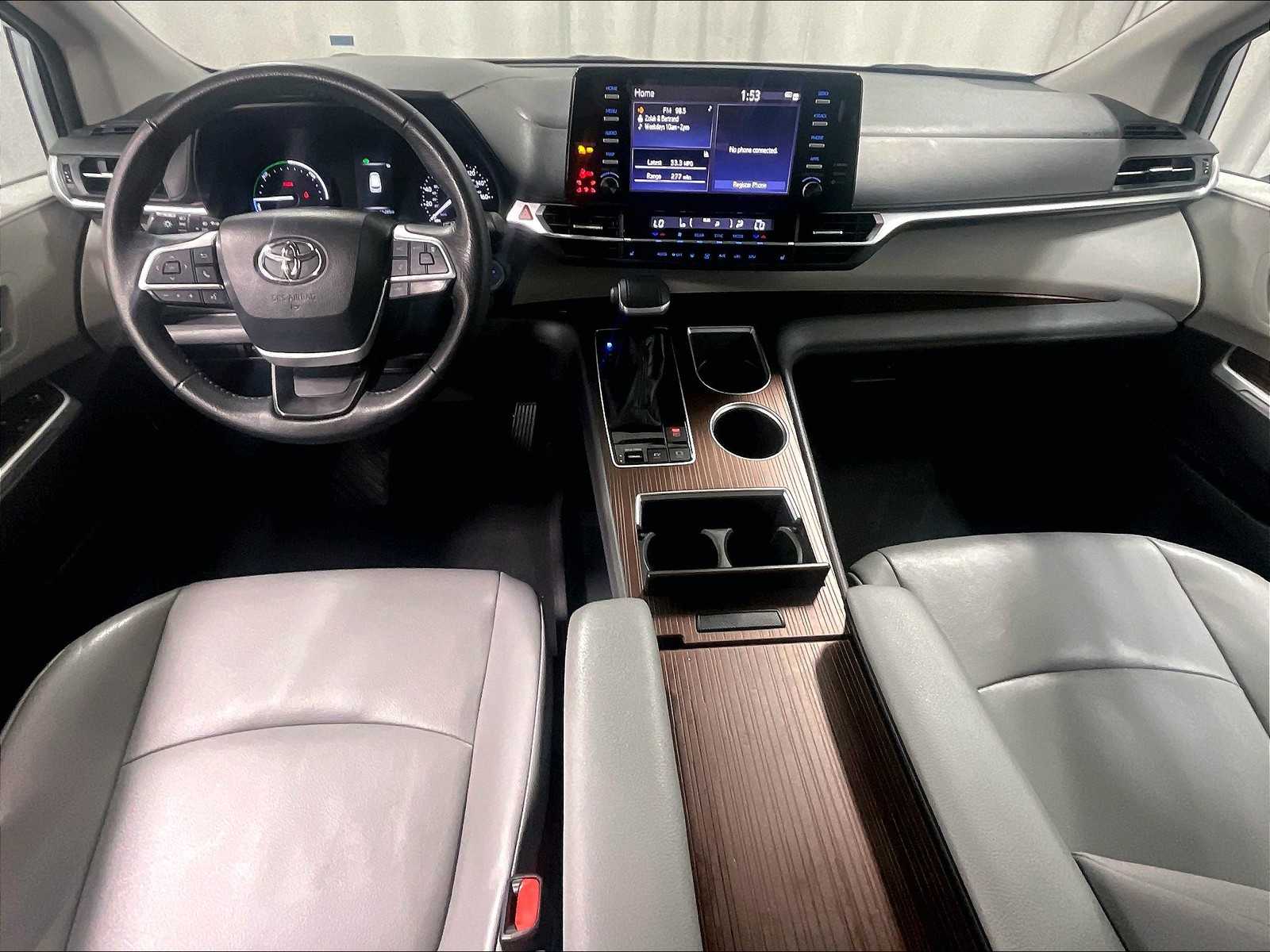 2022 Toyota Sienna XLE photo 22