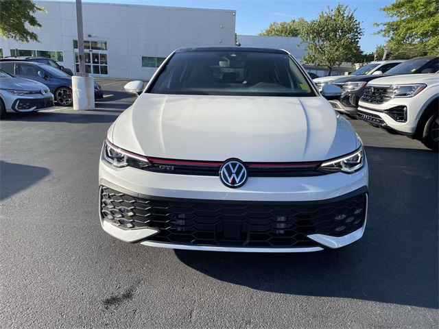 2025 Volkswagen Golf GTI SE photo 2