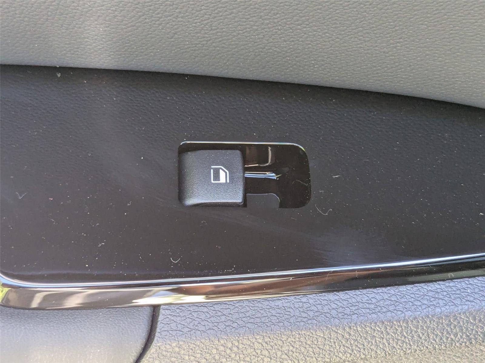 2025 Kia Sportage Plug-In Hybrid X-Line photo 27