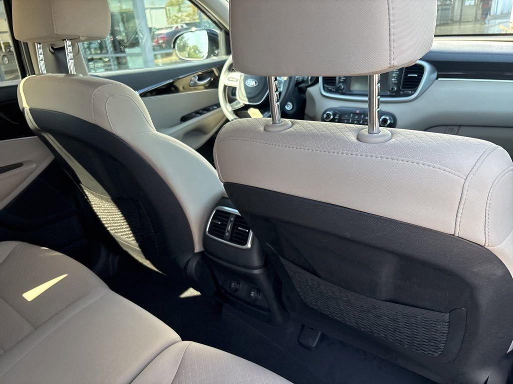 2020 Kia Sorento LX S photo 17