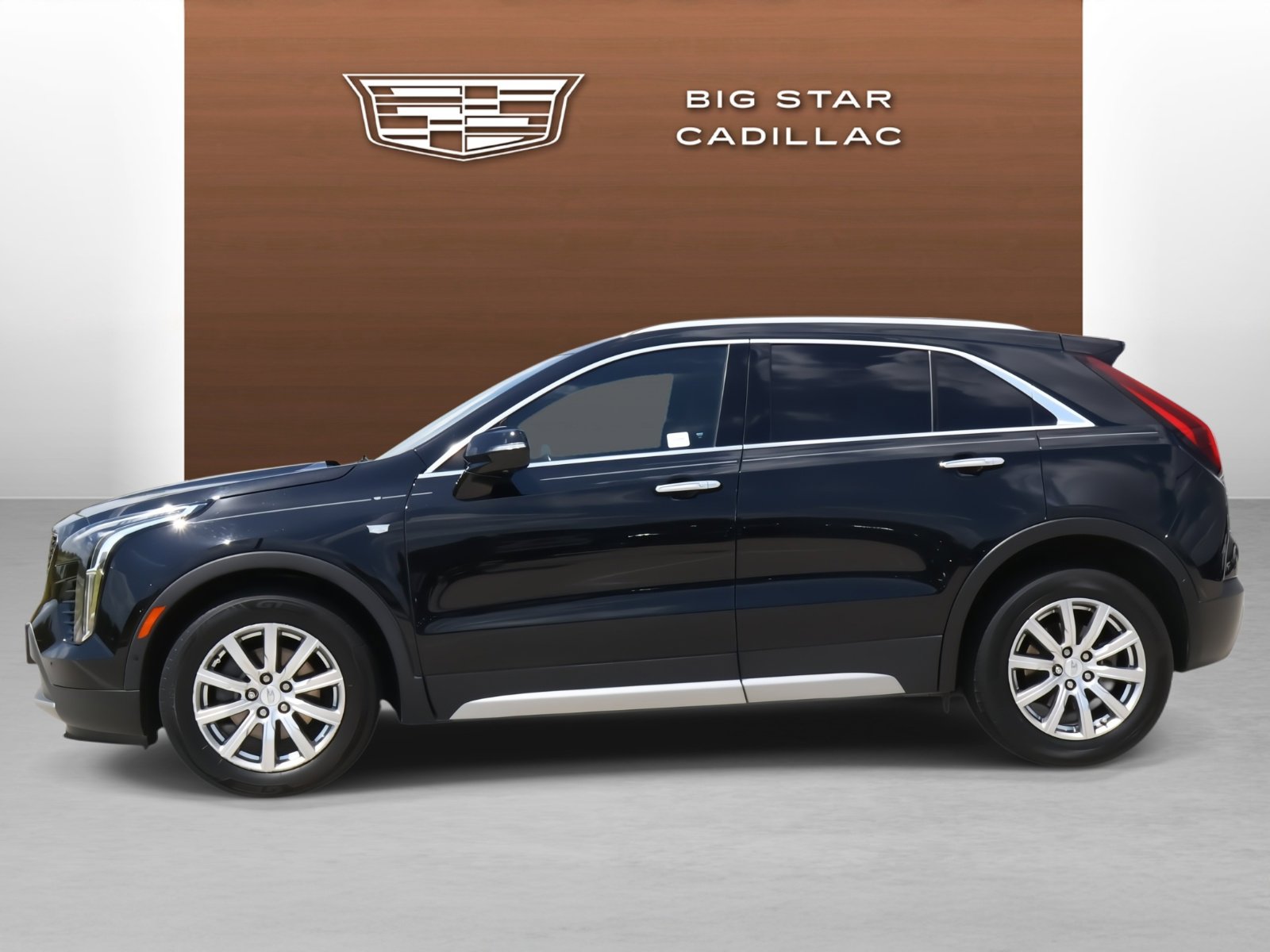 2022 Cadillac XT4 Premium Luxury photo 2