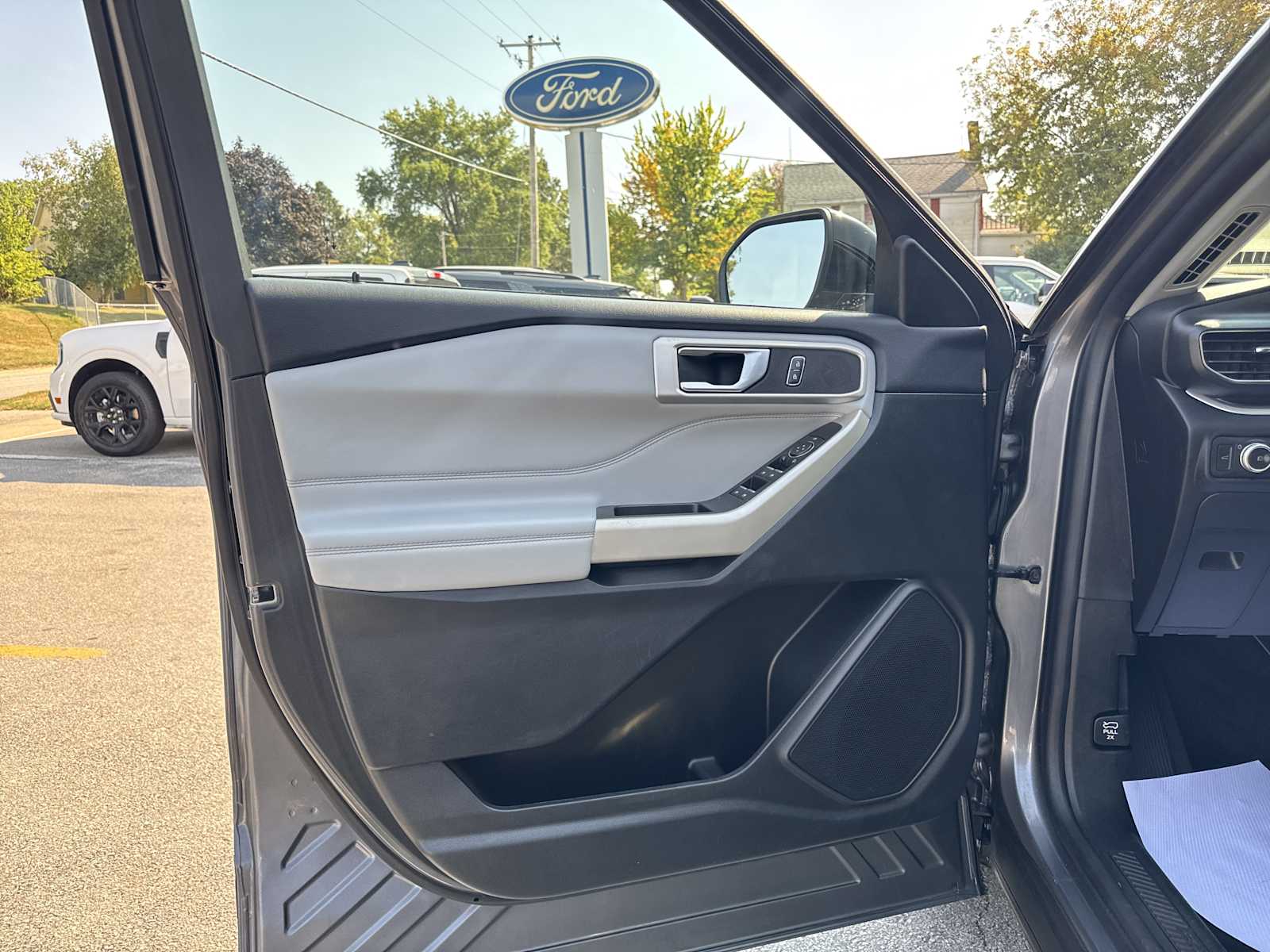 2022 Ford Explorer XLT photo 12