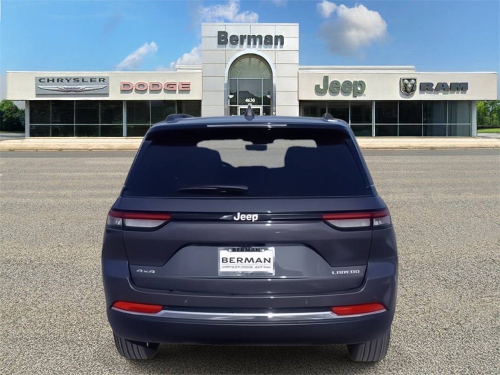 2025 Jeep Grand Cherokee Laredo photo 4