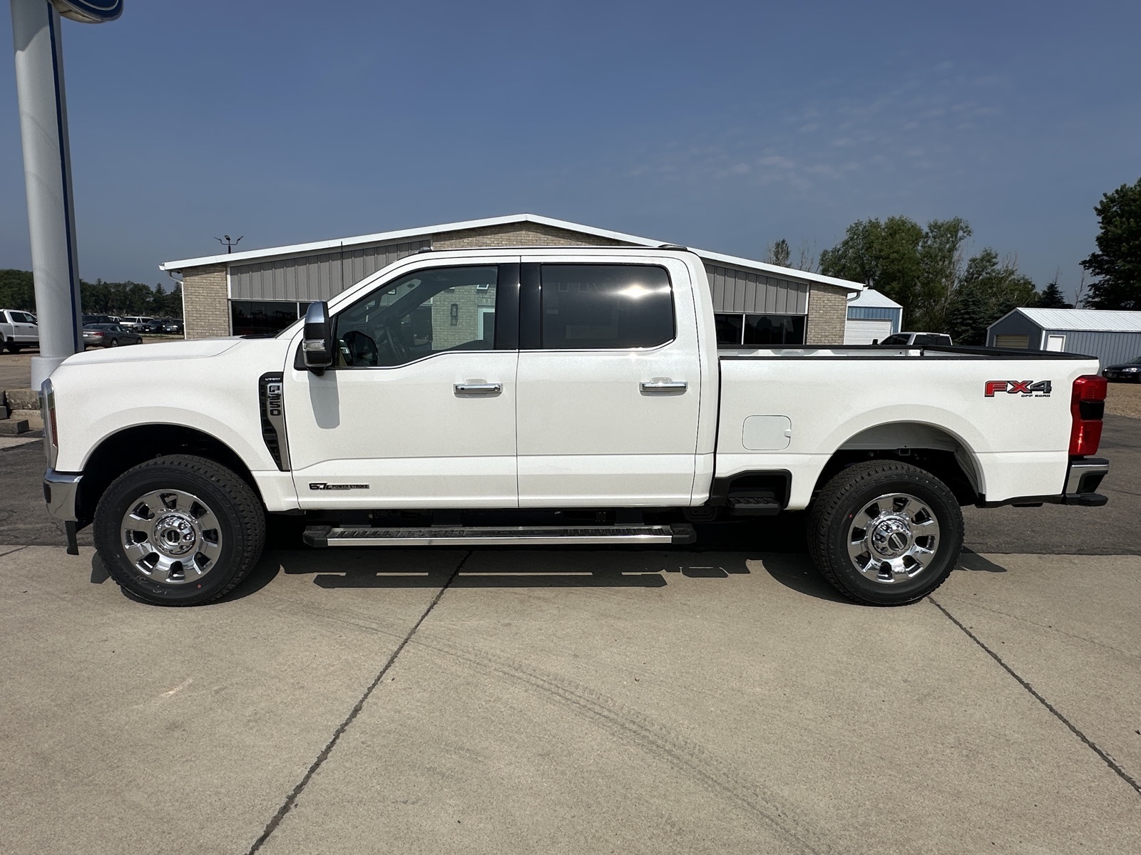 2025 Ford F-350 Lariat photo 3