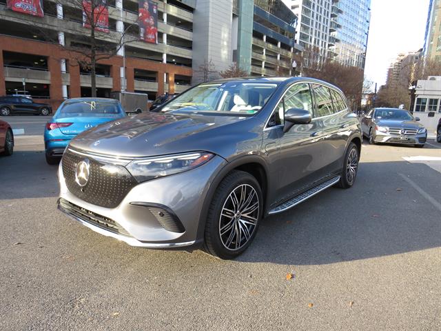 2023 Mercedes-Benz EQS SUV Base's photo