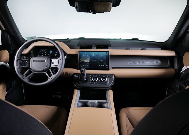 2025 Land Rover Defender 110 V8 photo 5