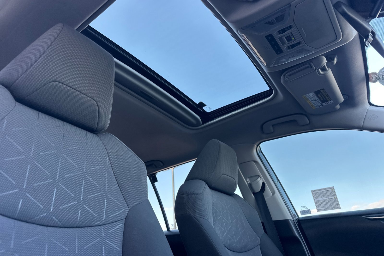 2022 Toyota RAV4 XLE photo 19