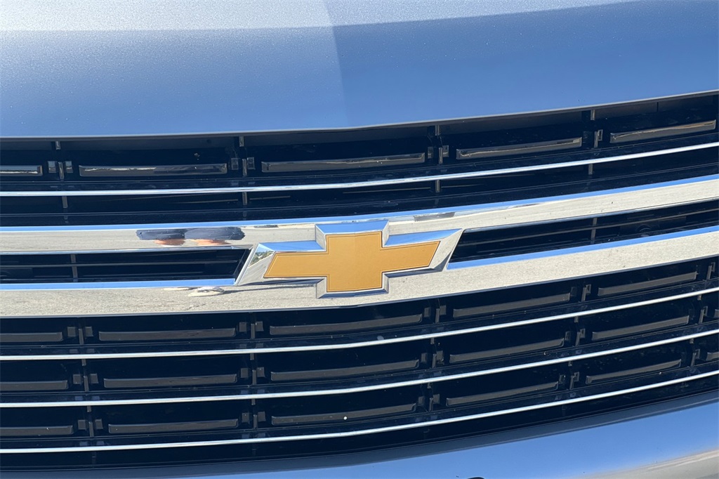 2023 Chevrolet Suburban LT photo 6