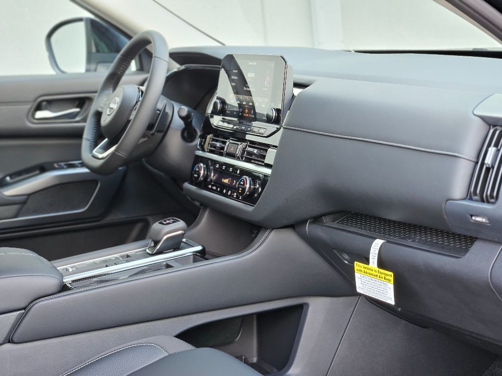 2025 Nissan Pathfinder SL photo 7