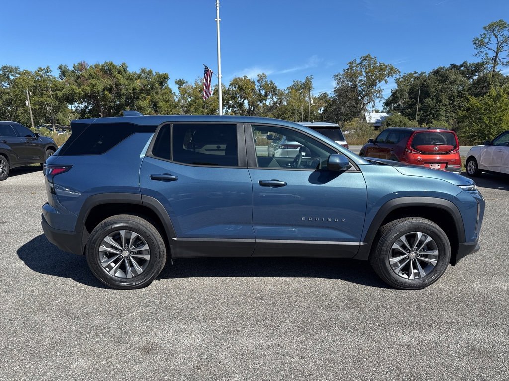 2026 Chevrolet Equinox LT photo 2