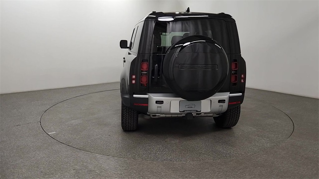 2025 Land Rover Defender 110 S photo 7