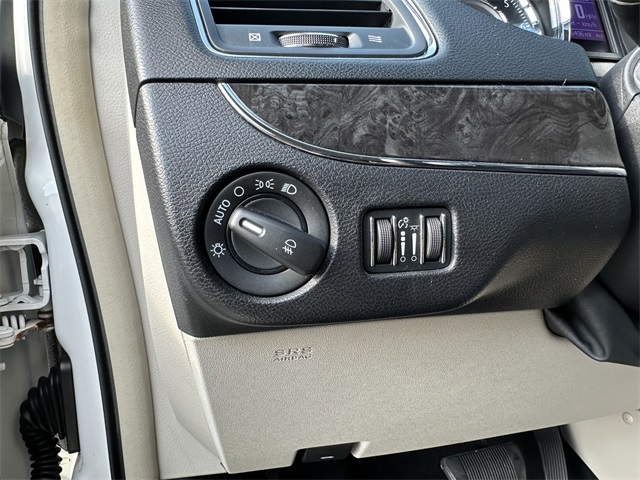 2012 Chrysler Town & Country Touring photo 28