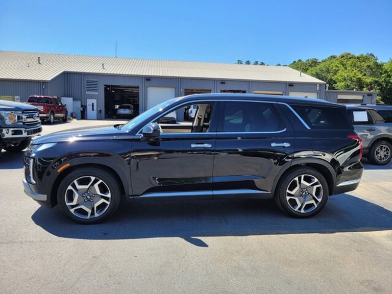 2024 Hyundai Palisade Limited photo 3