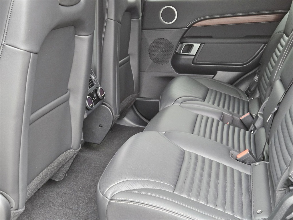2025 Land Rover Discovery SE photo 28