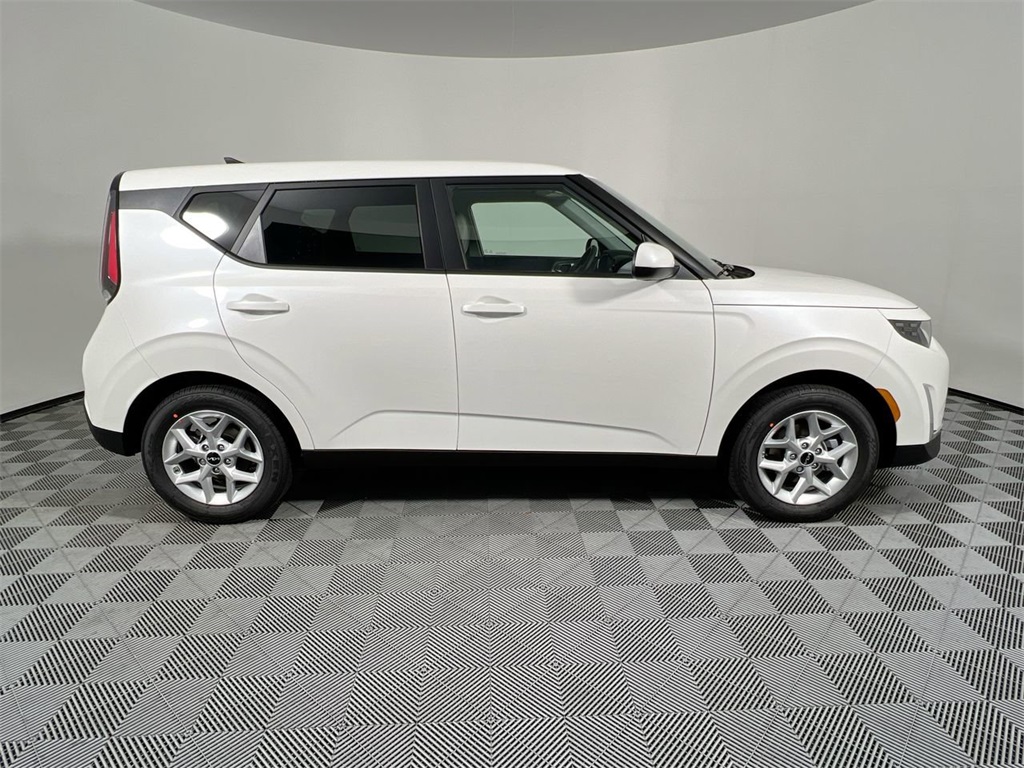 2025 Kia Soul LX S photo 2