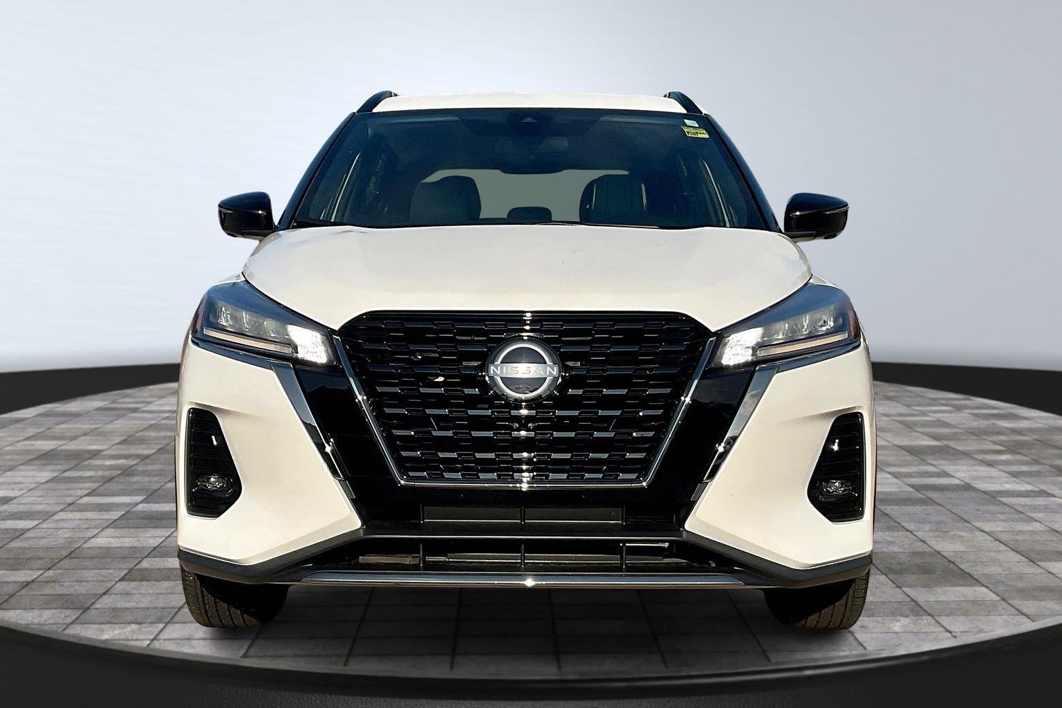 2023 Nissan Kicks SR photo 3