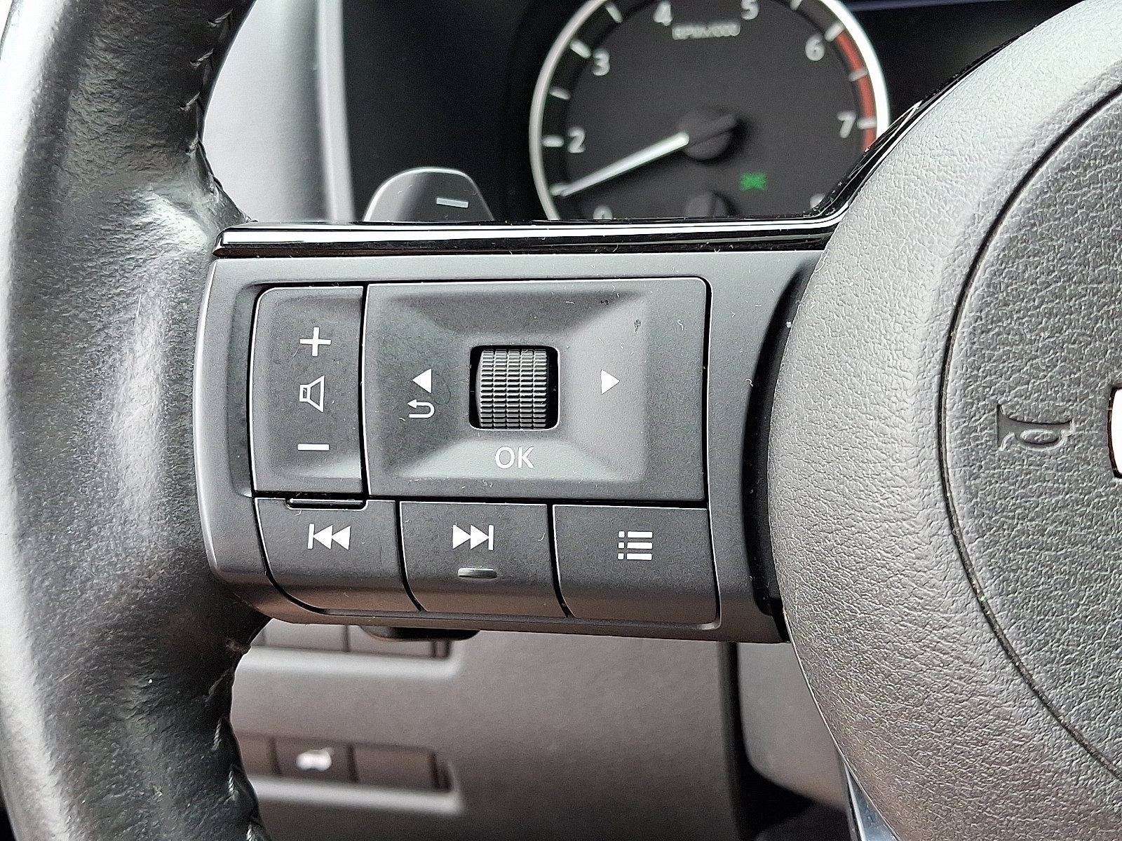 2022 Nissan Rogue SV photo 20