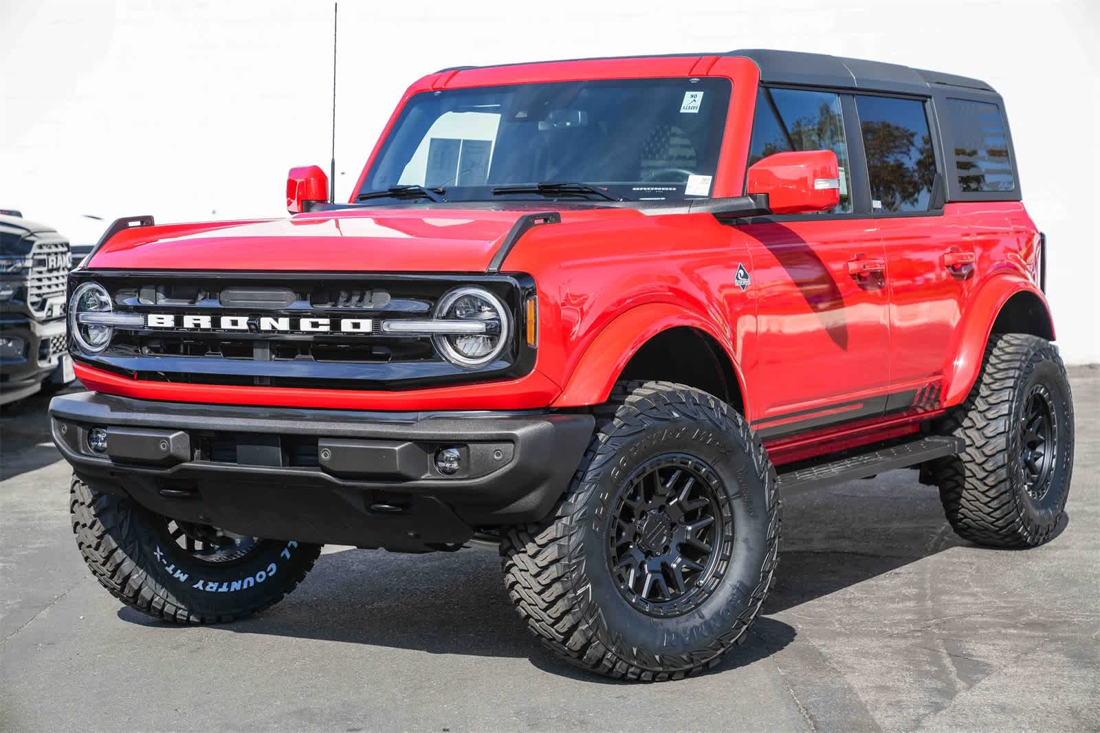2024 Ford Bronco 4-Door Outer Banks's photo