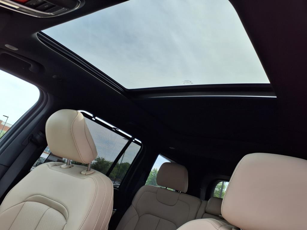 2025 Jeep Grand Cherokee Limited photo 3