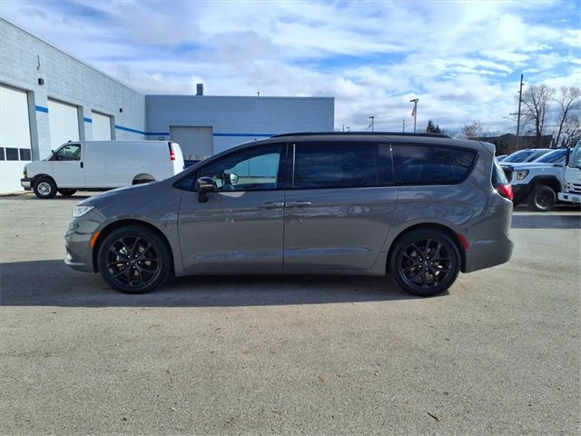 2025 Chrysler Pacifica Limited photo 4