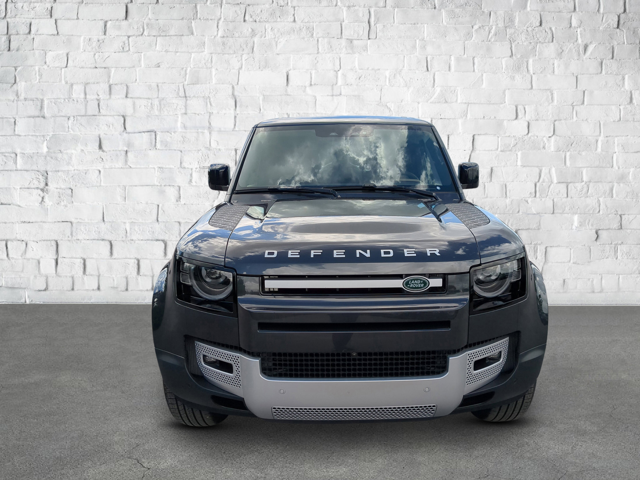 2025 Land Rover Defender 130 S photo 2