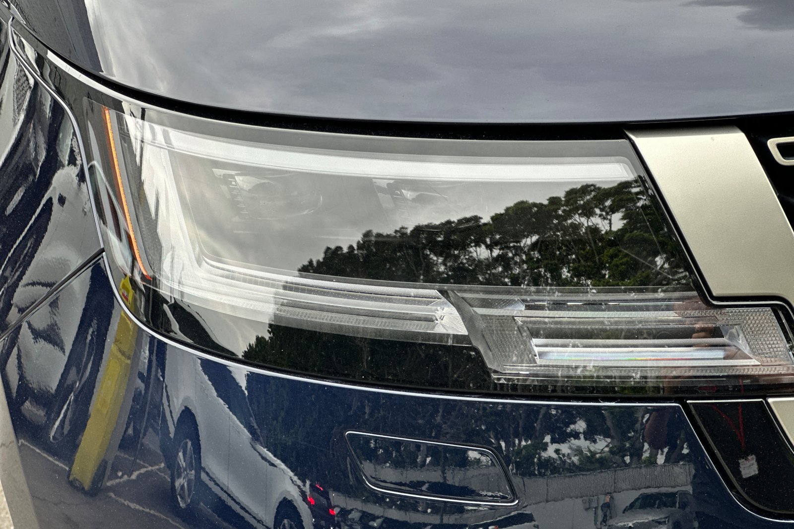 2023 Land Rover Range Rover SE photo 11