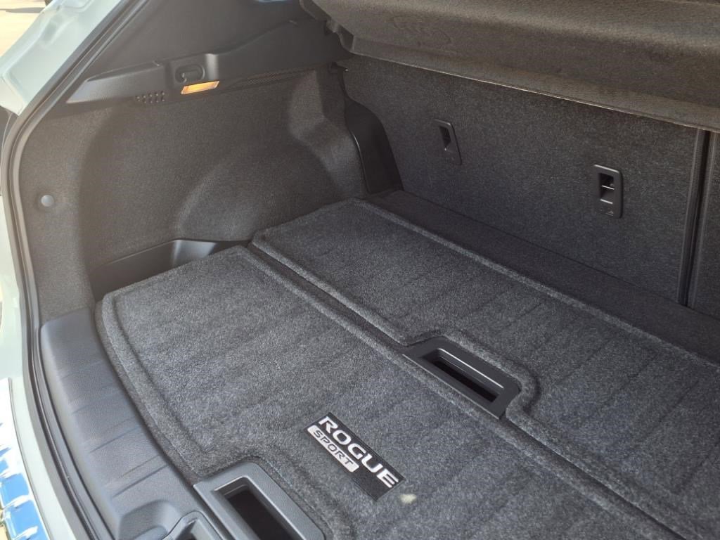 2022 Nissan Rogue Sport SV photo 9