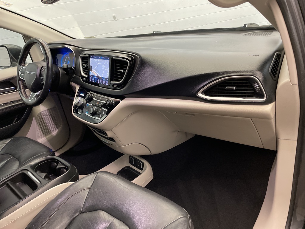2020 Chrysler Pacifica Touring L photo 21