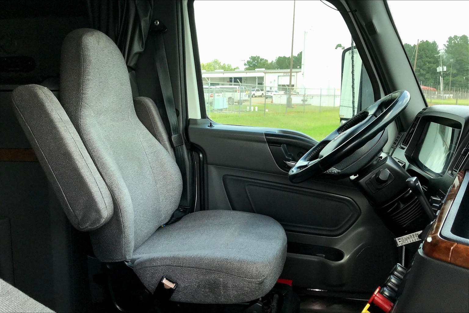 Used 2020 WHITE International  image 8