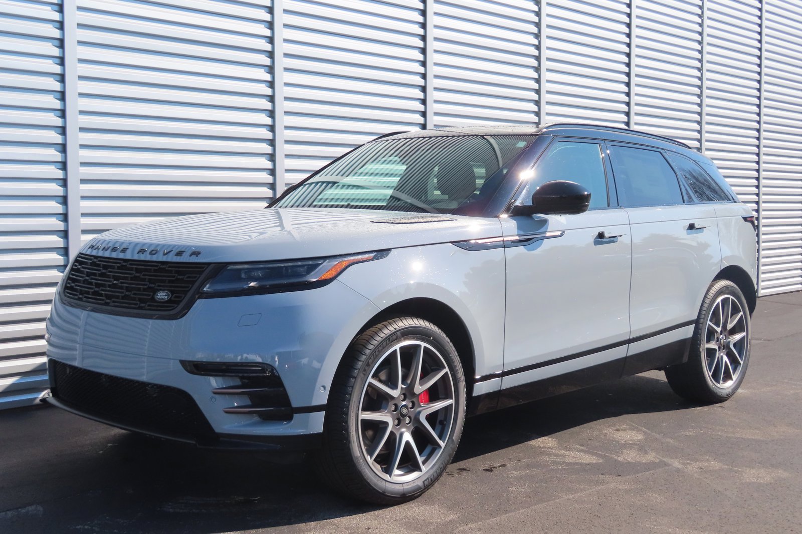 2025 Land Rover Range Rover Velar SE photo 12