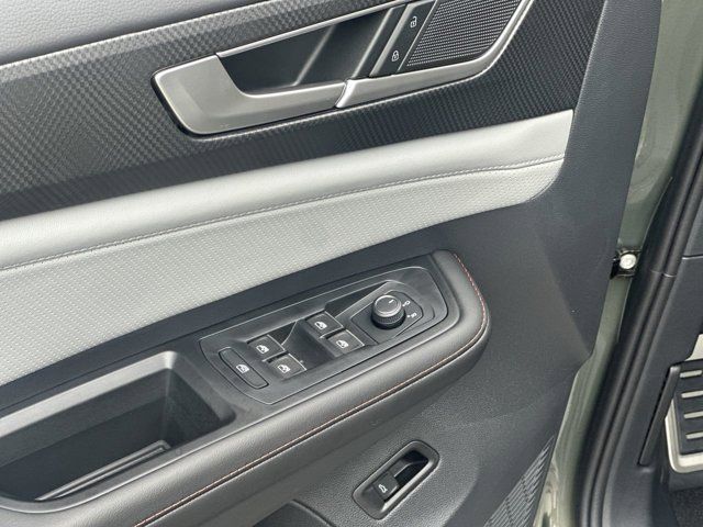 2025 Volkswagen Atlas Peak Edition SE photo 4