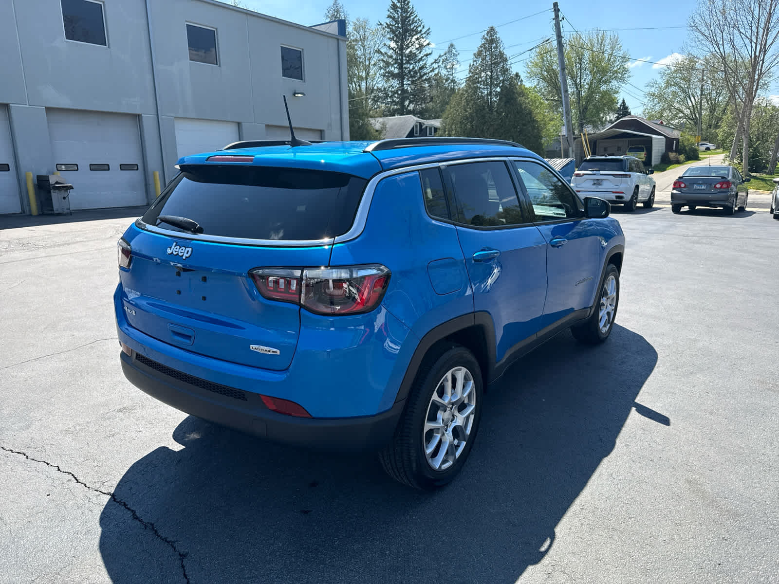 2023 Jeep Compass Latitude Lux photo 3