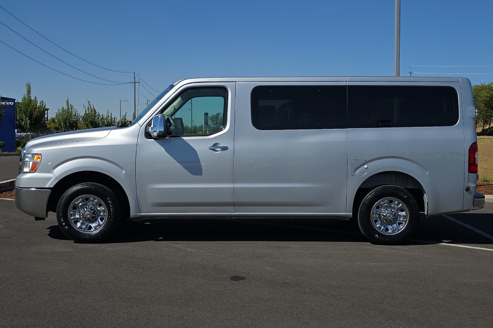 2020 Nissan NV3500 photo 3