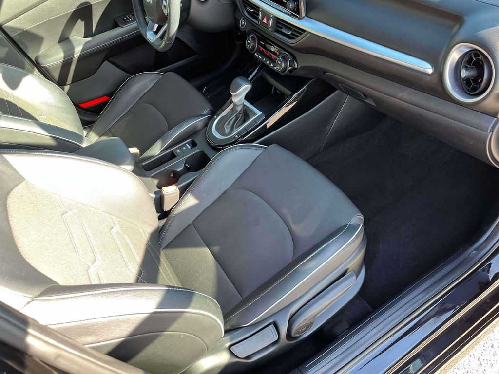 2022 Kia Forte GT-Line photo 10
