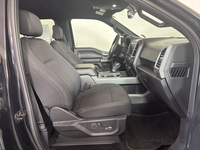 2016 Ford F-150 XLT photo 4