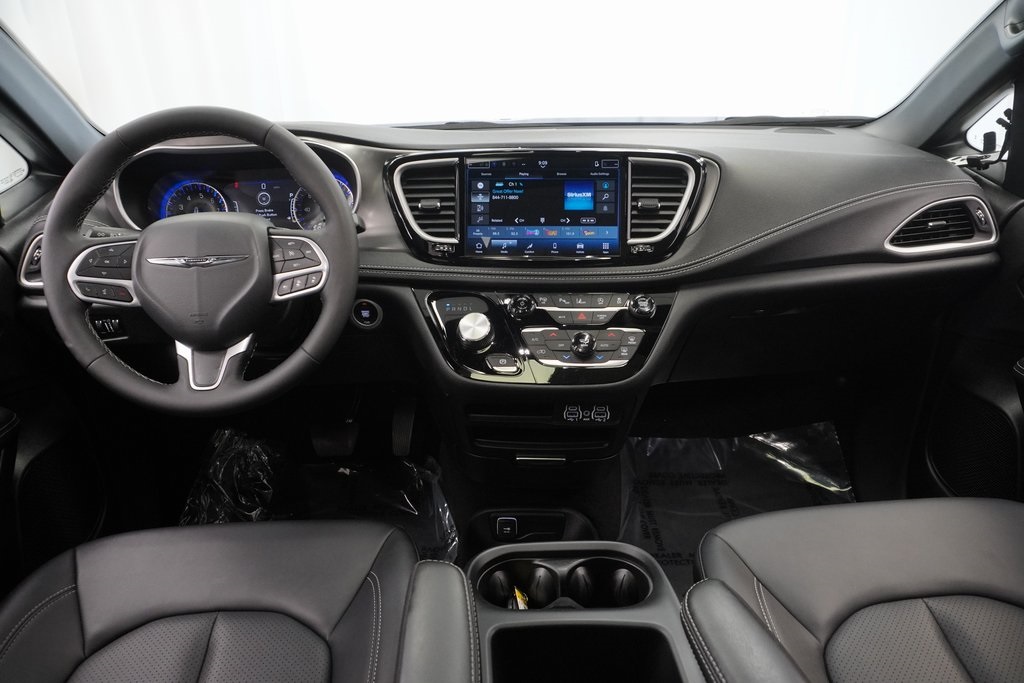 2025 Chrysler Pacifica photo 21