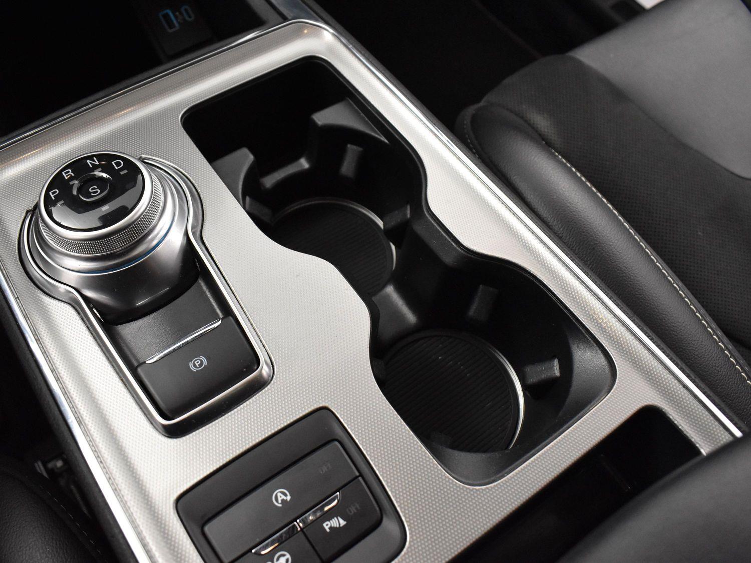2022 Ford Edge ST photo 22
